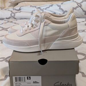 Clarks Men's White and Cream Sneakers